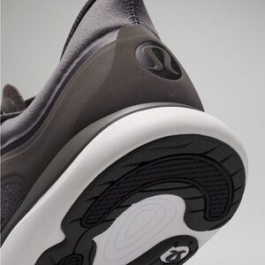 Lululemon Athletica chargefeel low